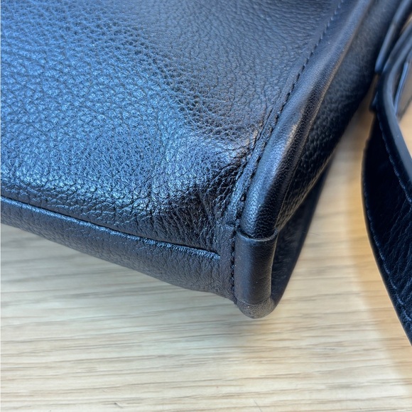 Marc by Marc Jacobs Black Pebbled Leather Crossbody Bag Gold Logo Patch - Picture 7 of 14